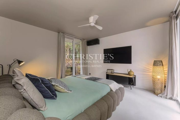 Image No.9-5 Bed House for sale