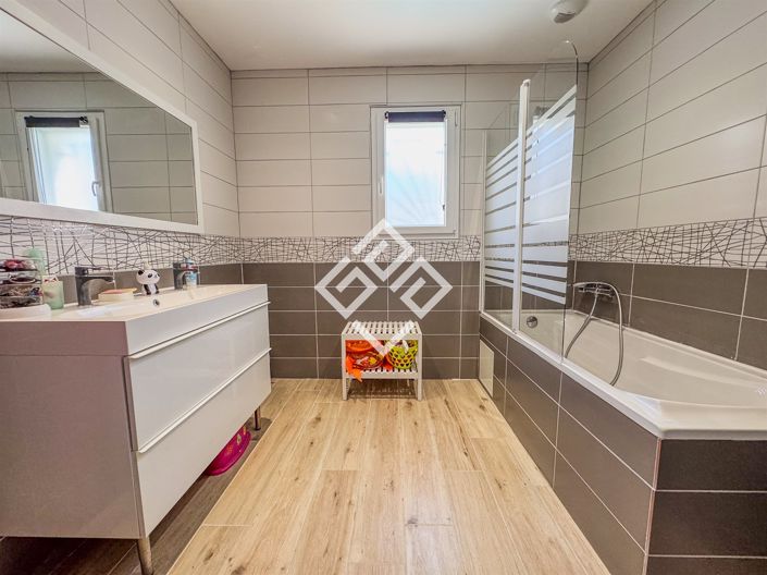 Image No.7-3 Bed House for sale
