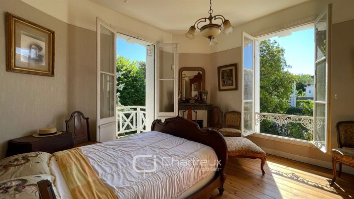 Image No.20-7 Bed House for sale