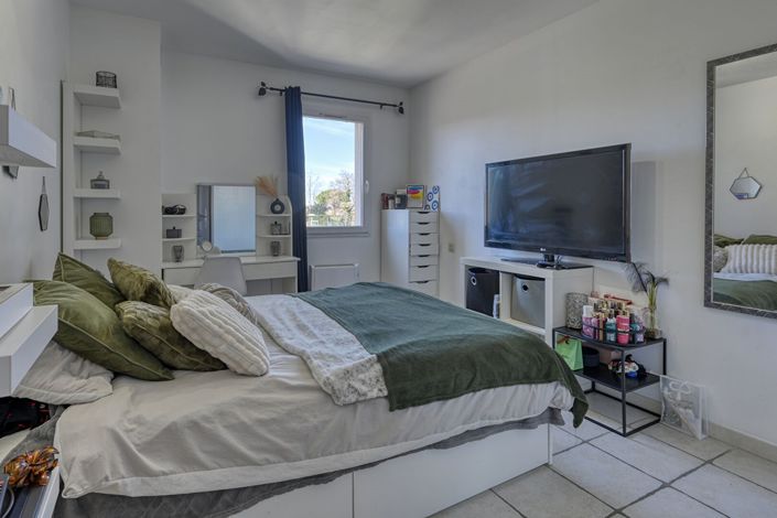 Image No.8-4 Bed House for sale