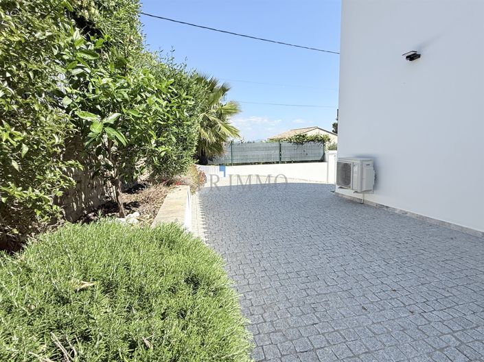 Image No.32-4 Bed House for sale