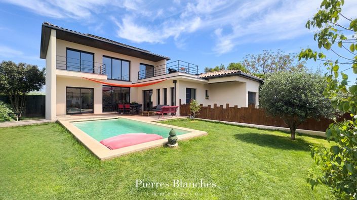 Image No.10-3 Bed House for sale