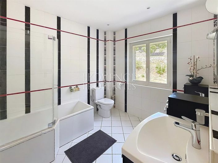 Image No.18-4 Bed House for sale