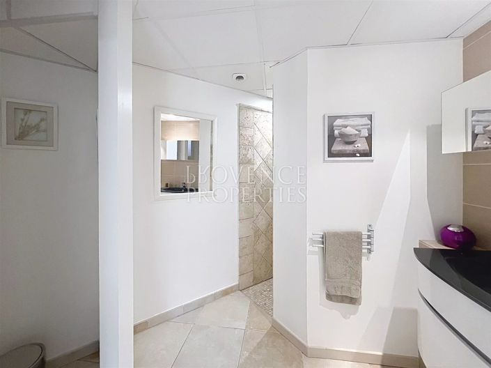 Image No.20-4 Bed House for sale