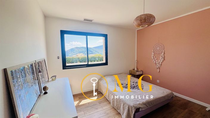 Image No.26-4 Bed House for sale