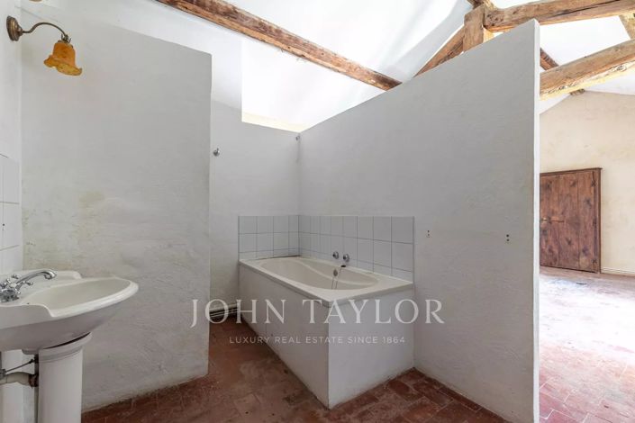Image No.12-11 Bed House for sale