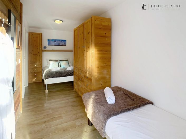 Image No.6-8 Bed House for sale