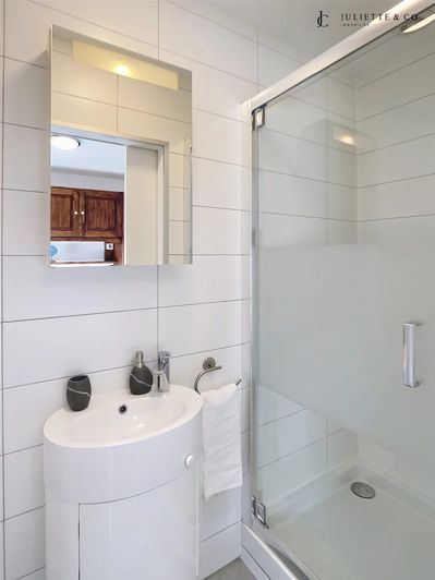 Image No.7-8 Bed House for sale