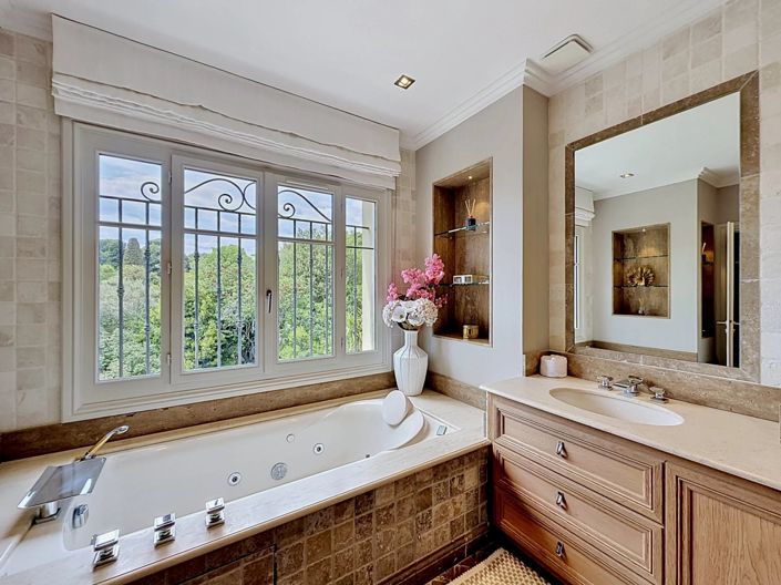 Image No.16-5 Bed House for sale