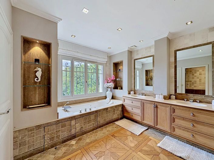 Image No.17-5 Bed House for sale