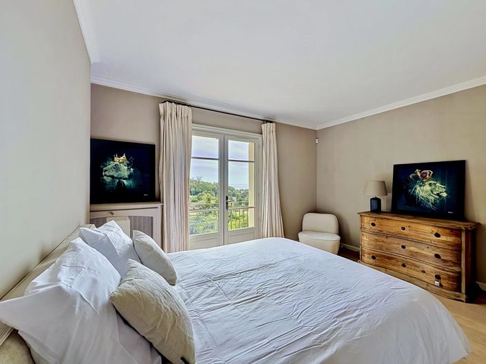 Image No.24-5 Bed House for sale