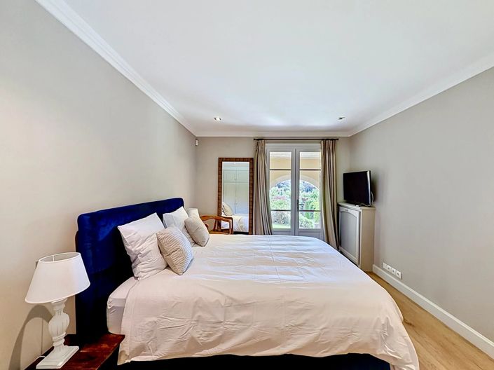 Image No.25-5 Bed House for sale