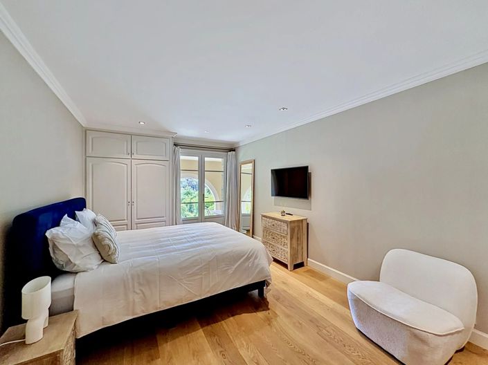Image No.26-5 Bed House for sale