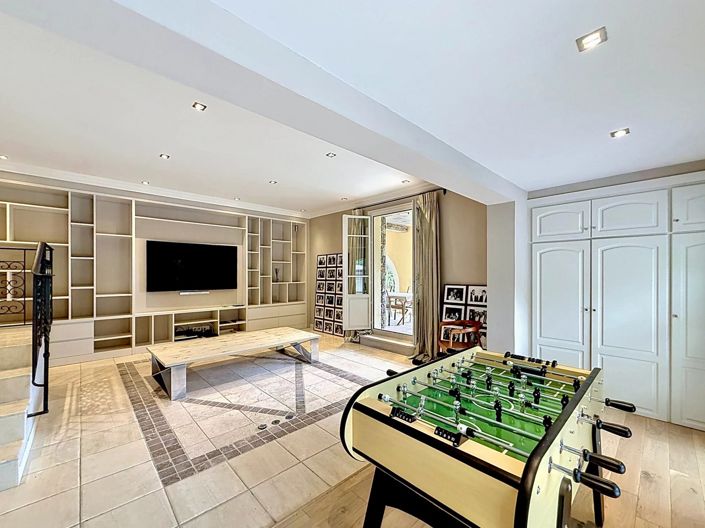 Image No.27-5 Bed House for sale