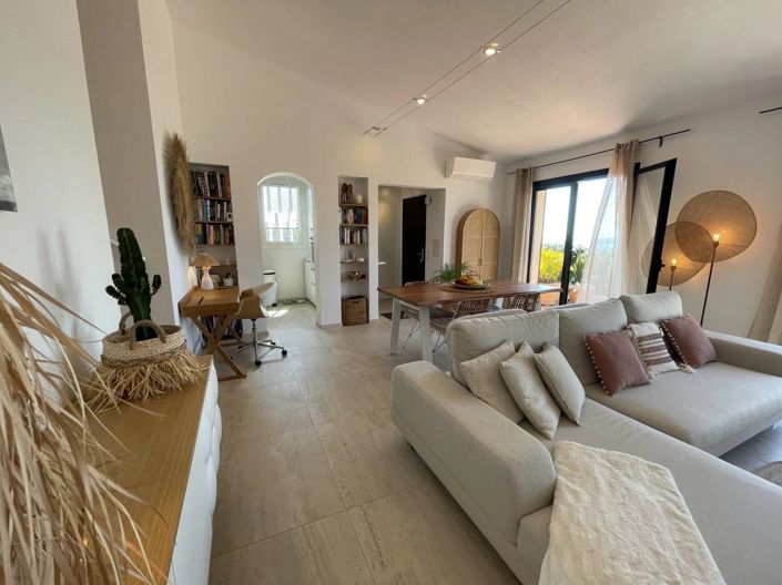 Image No.10-2 Bed House for sale