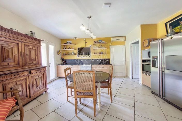 Image No.5-5 Bed House for sale