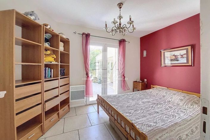 Image No.7-5 Bed House for sale