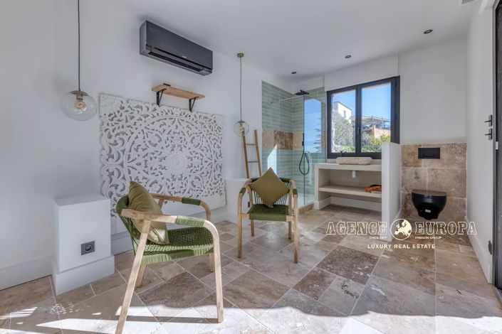 Image No.22-4 Bed House for sale