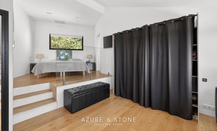 Image No.17-4 Bed House for sale