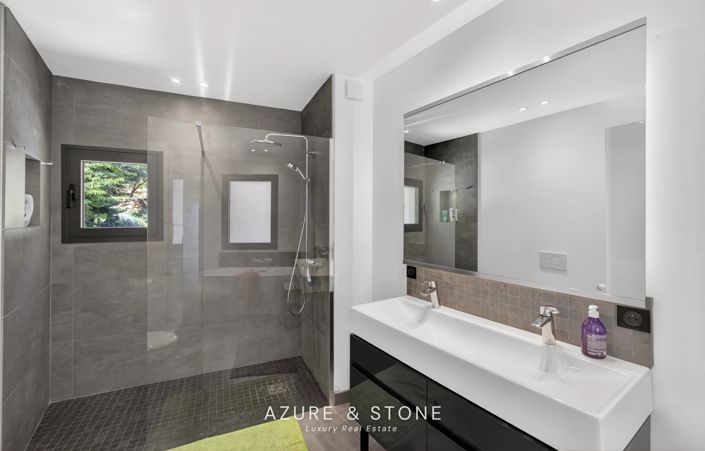 Image No.20-4 Bed House for sale