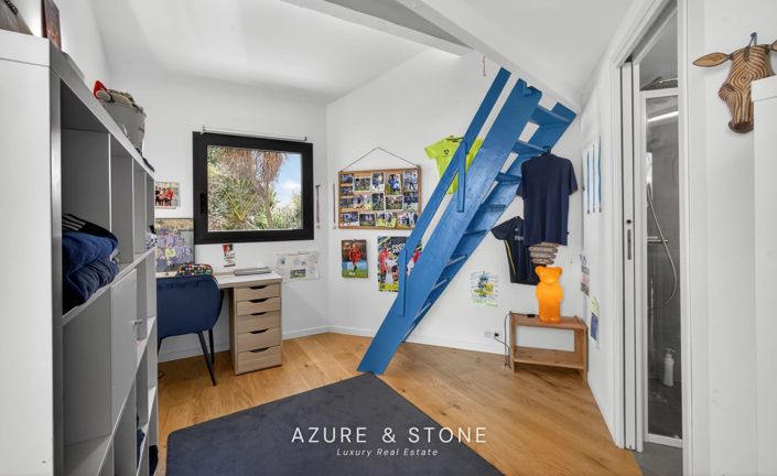 Image No.21-4 Bed House for sale