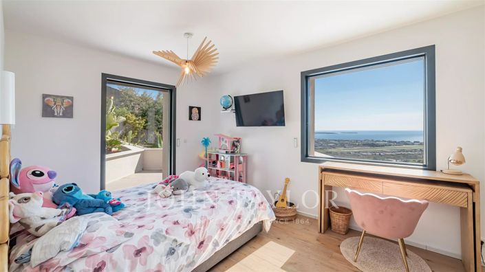 Image No.13-3 Bed House for sale