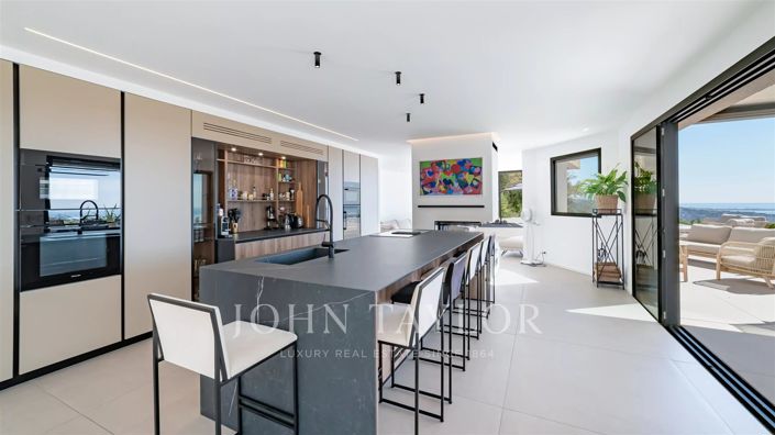 Image No.8-3 Bed House for sale