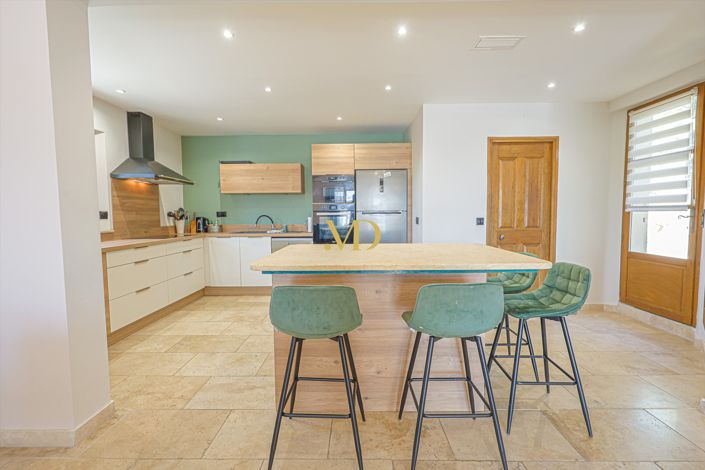 Image No.10-4 Bed House for sale