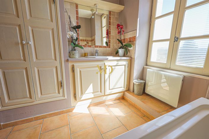Image No.21-4 Bed House for sale