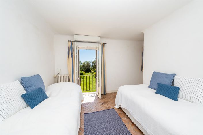 Image No.18-7 Bed House for sale