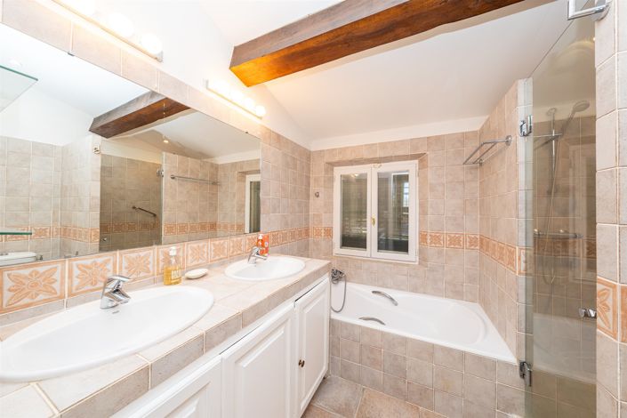 Image No.21-7 Bed House for sale