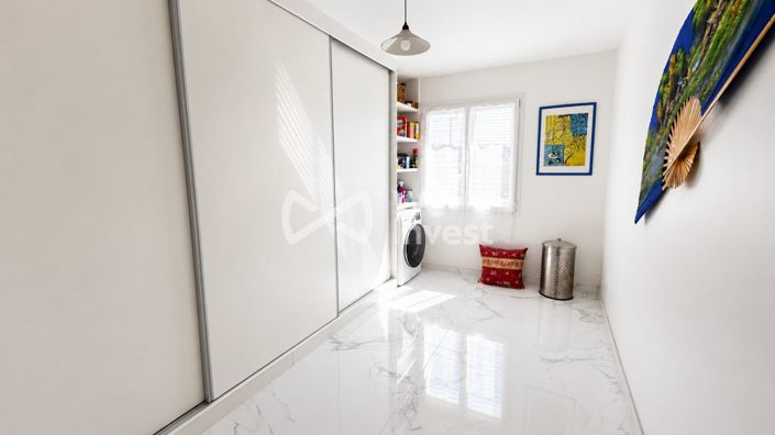 Image No.6-4 Bed Property for sale