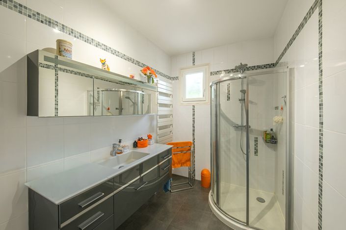 Image No.11-7 Bed House for sale