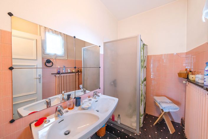 Image No.14-7 Bed House for sale