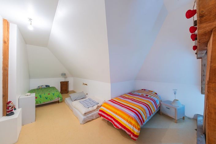 Image No.20-7 Bed House for sale