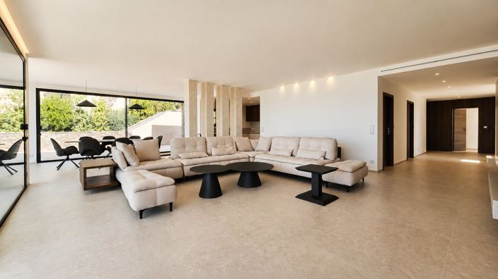 Image No.13-5 Bed Property for sale