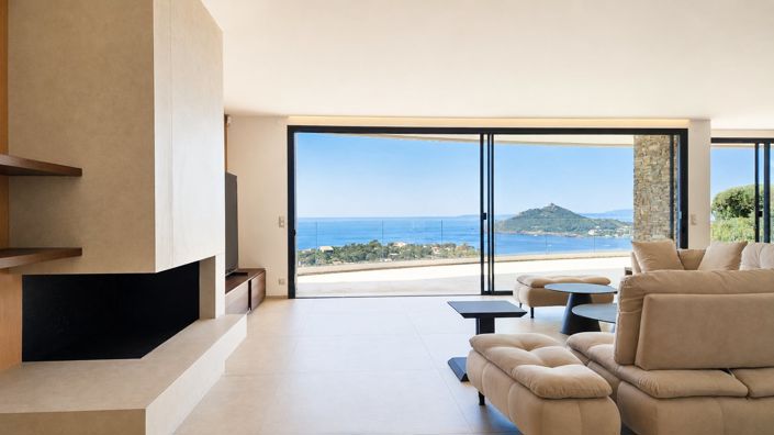 Image No.18-5 Bed Property for sale