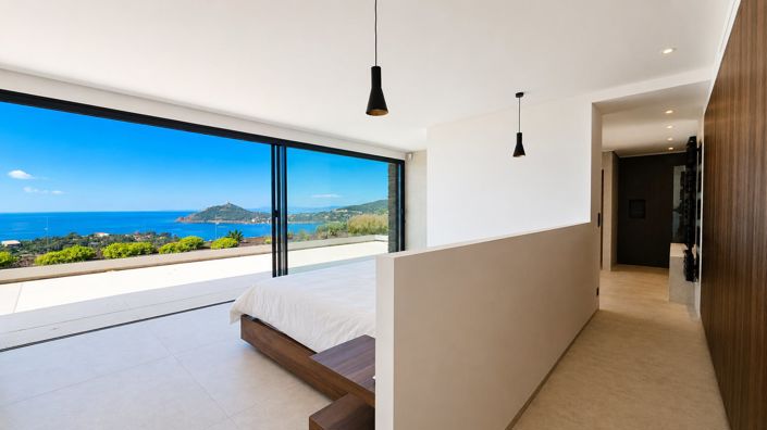 Image No.6-5 Bed Property for sale