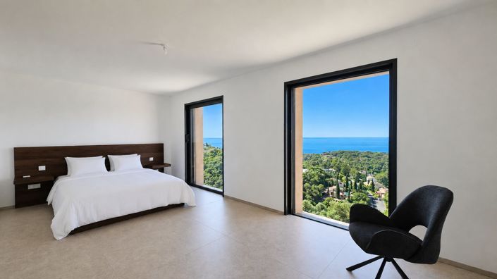 Image No.9-5 Bed Property for sale