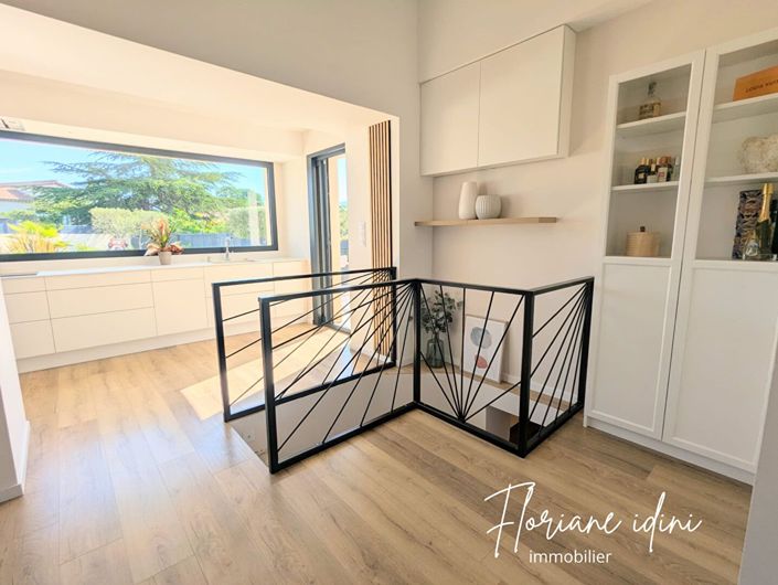 Image No.11-3 Bed House for sale