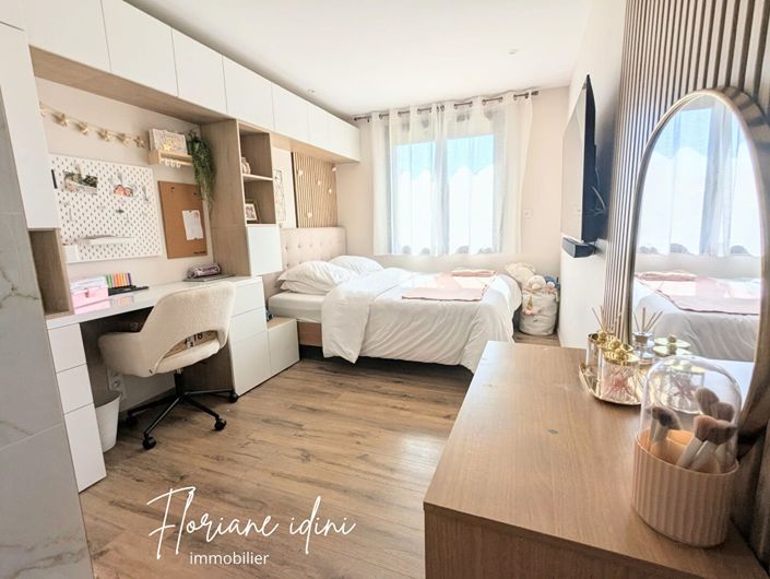 Image No.9-3 Bed House for sale