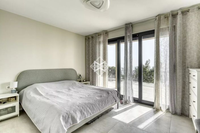 Image No.8-4 Bed House for sale