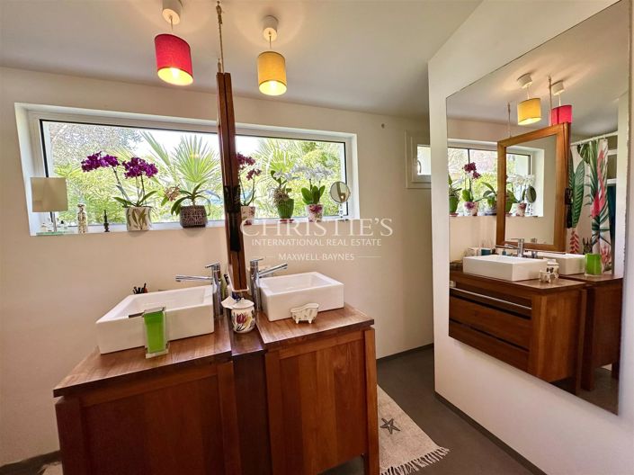 Image No.10-4 Bed House for sale