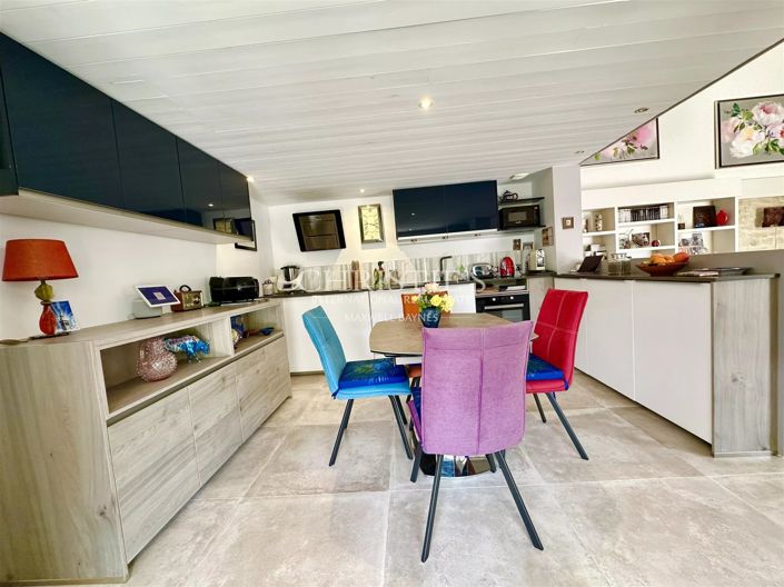 Image No.6-4 Bed House for sale