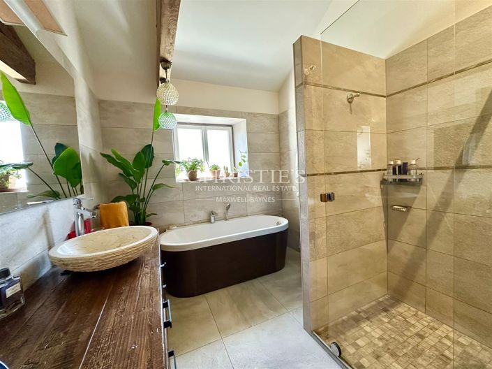 Image No.9-4 Bed House for sale