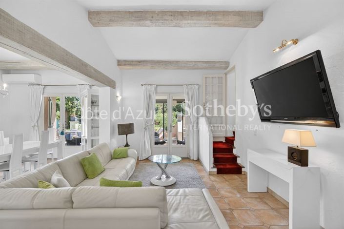 Image No.11-3 Bed House for sale