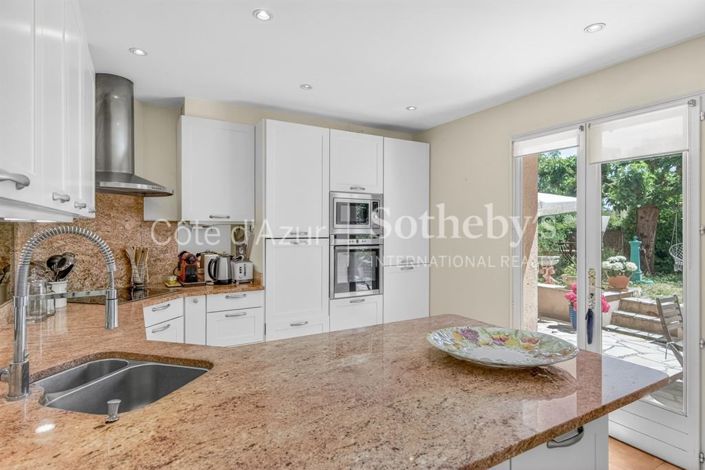Image No.14-3 Bed House for sale