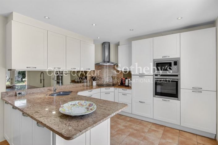 Image No.15-3 Bed House for sale