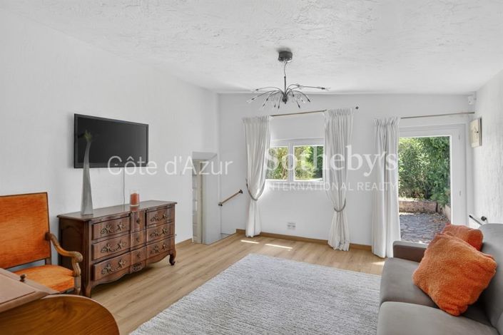 Image No.18-3 Bed House for sale