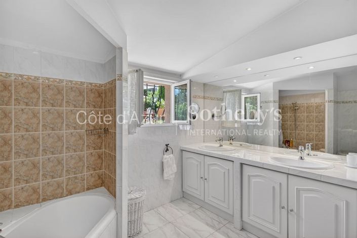 Image No.19-3 Bed House for sale
